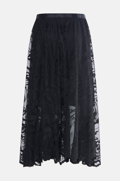 Jupe longue noire de Fransa, en dentelle florale délicate avec une ceinture lisse.
