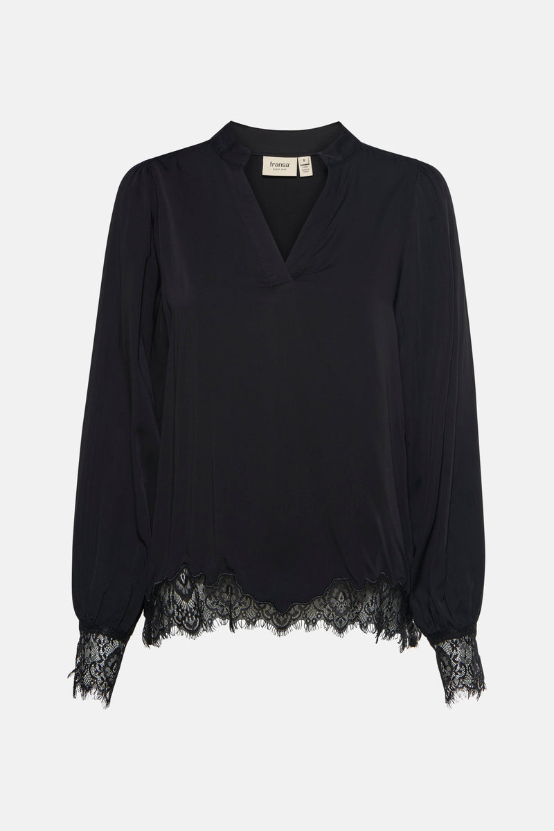 Zwarte blouse met lange mouwen van Fransa, versierd met kant aan de zoom en manchetten.
