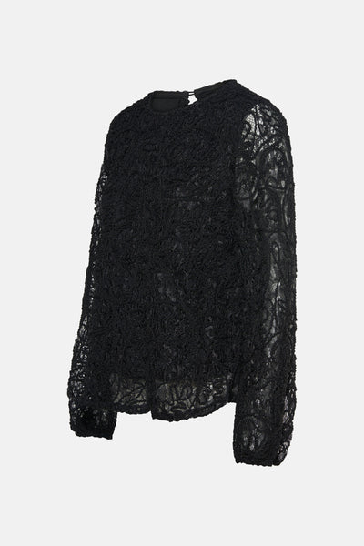 Blouse noire à manches longues de Fransa, avec motif de dentelle floral et texture délicate.
