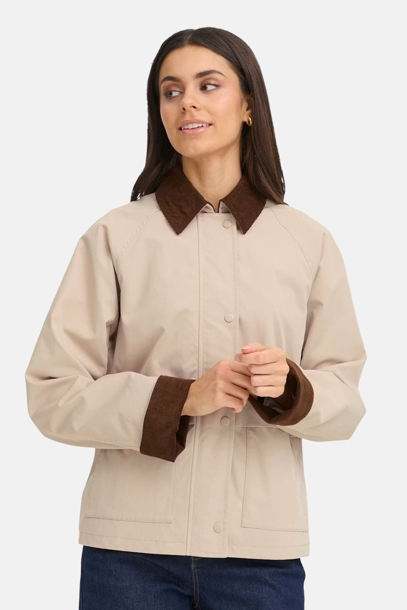 Veste courte beige de Fransa, avec col et revers en velours côtelé marron.