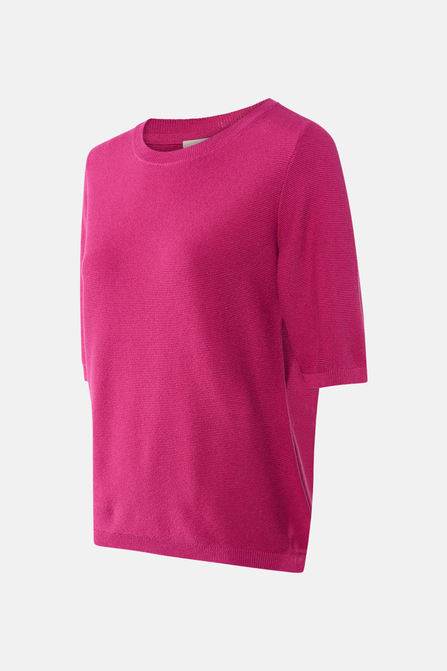 Pull à col rond rose de Fransa, texture fine et manches courtes sur fond neutre.
