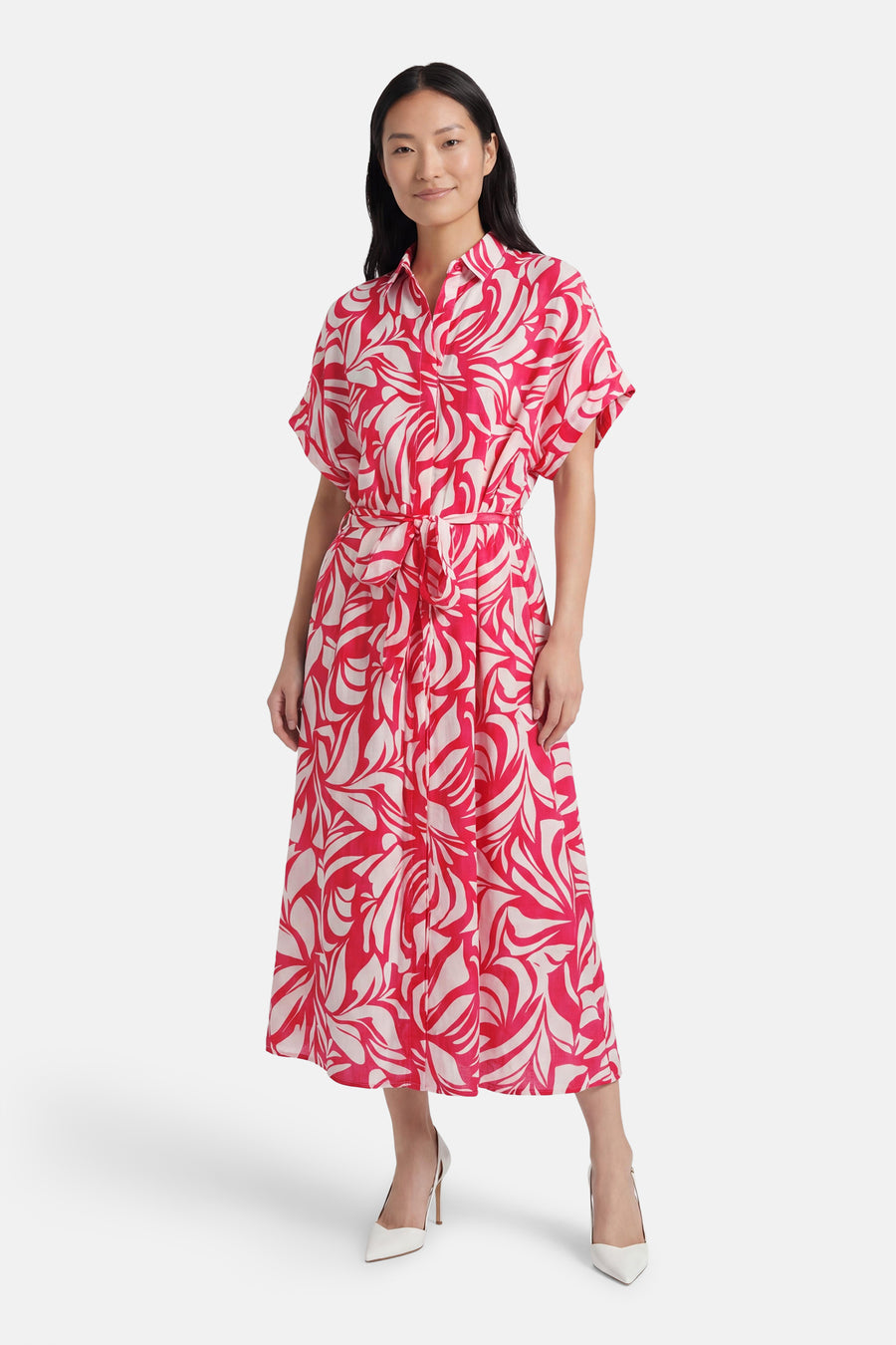 Multikleurenjurk uit Frankrijk, met rood-wit bloemenpatroon, met bijpassende riem.