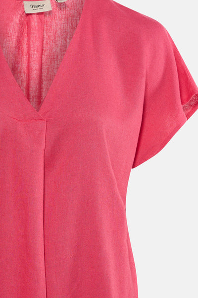 Roze linnen blouse van Fransa, met V-hals en korte mouwen.