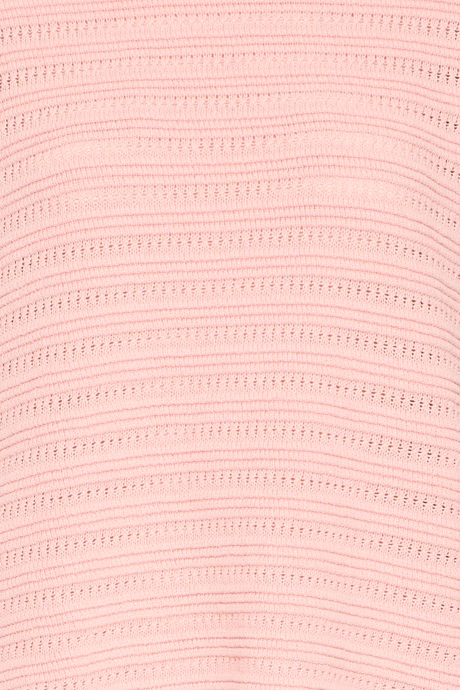 Pull rose à col rond de Fransa, avec une texture tricotée aérée à rayures horizontales.
