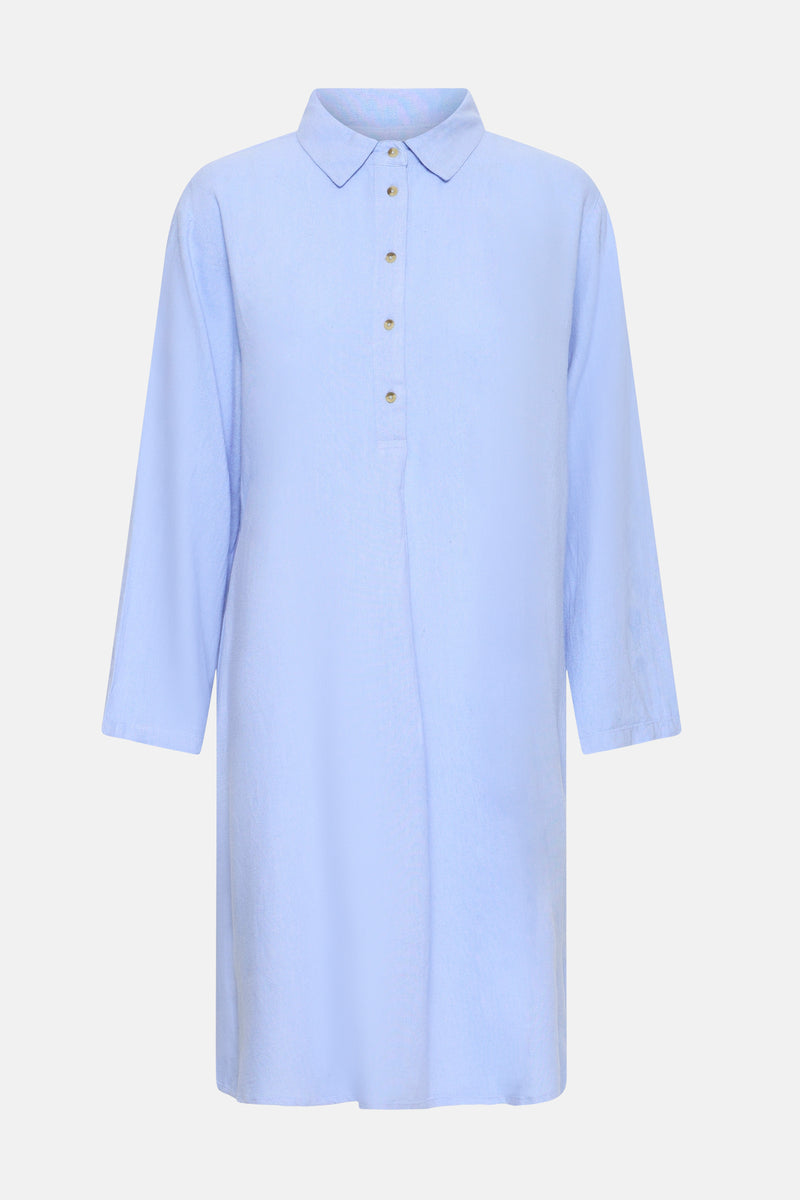 Robe bleue de Fransa, avec col chemise et manches trois-quarts.
