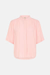 Chemise à manches courtes rose pâle de Fransa en tissu texturé avec col montant et patte de boutonnage.