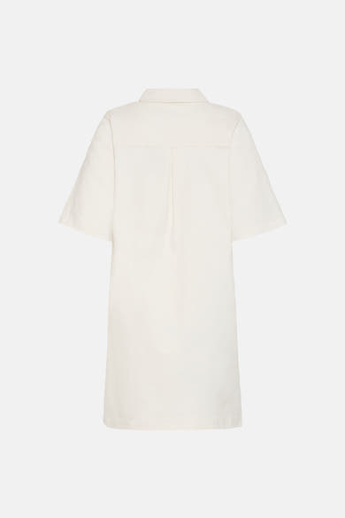 Robe écru à manches courtes de Fransa, vue de dos, avec un pli creux et empiècement au haut du dos.

