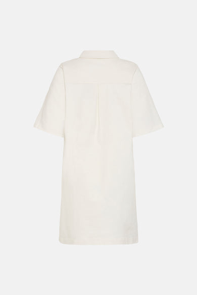 Robe écru à manches courtes de Fransa, vue de dos, avec un pli creux et empiècement au haut du dos.
