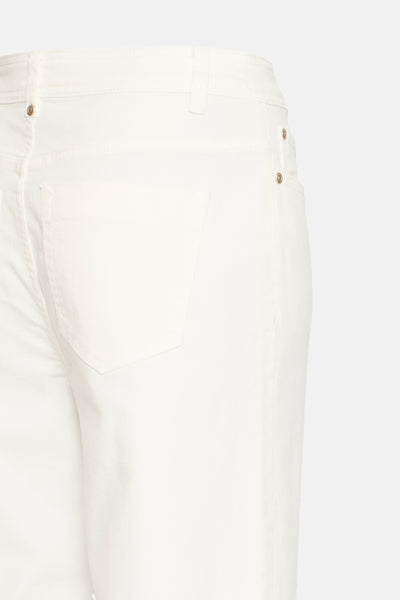 Jean large en denim blanc de Fransa, présentant une poche arrière et des détails métalliques discrets.
