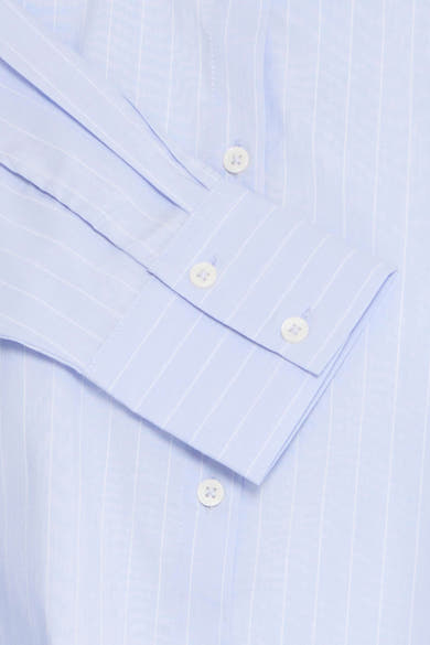 Chemisier bleu clair à fines rayures blanches de Fransa® avec manches longues et poignets boutonnés.