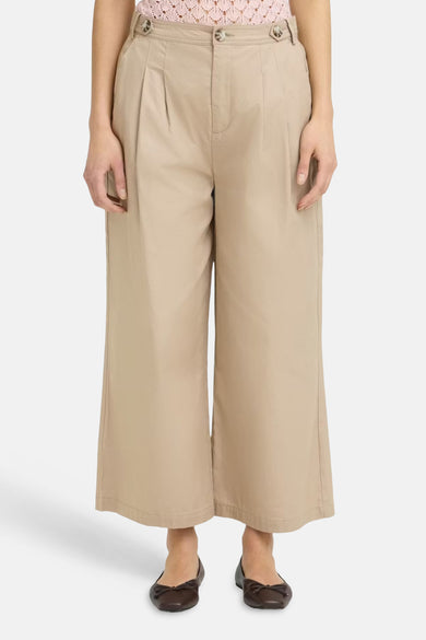 Pantalon beige de Fransa, coupe large plissée à taille haute avec boutons décoratifs.