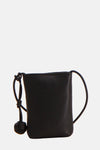 Petit sac noir en cuir, de Fransa, avec une bandoulière fine et un nœud décoratif.