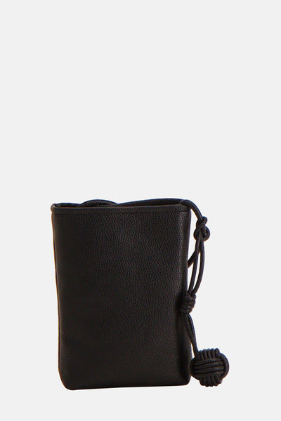 Petit sac noir de Fransa, avec lien de serrage noué et texture grainée.