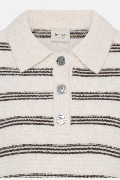 Pull multicolore à rayures marron et crème, col boutonné avec boutons argentés, par Fransa®, texture tricotée douce, vue rapprochée.