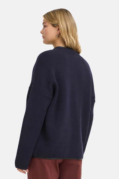 Gilet bleu marine en maille épaisse de Fransa®, vue arrière, coupe ample, bordure contrastée au col et bas