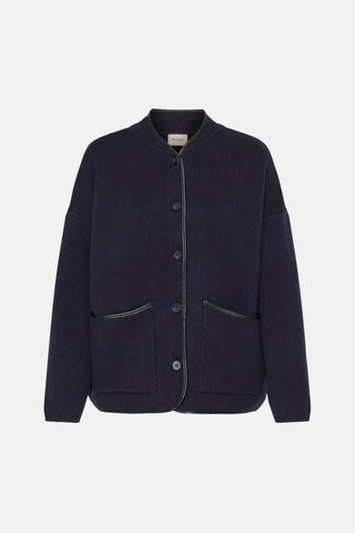 Gilet bleu en tricot épais par Fransa®, boutonné avec poches et bordure contrastante, vue de face