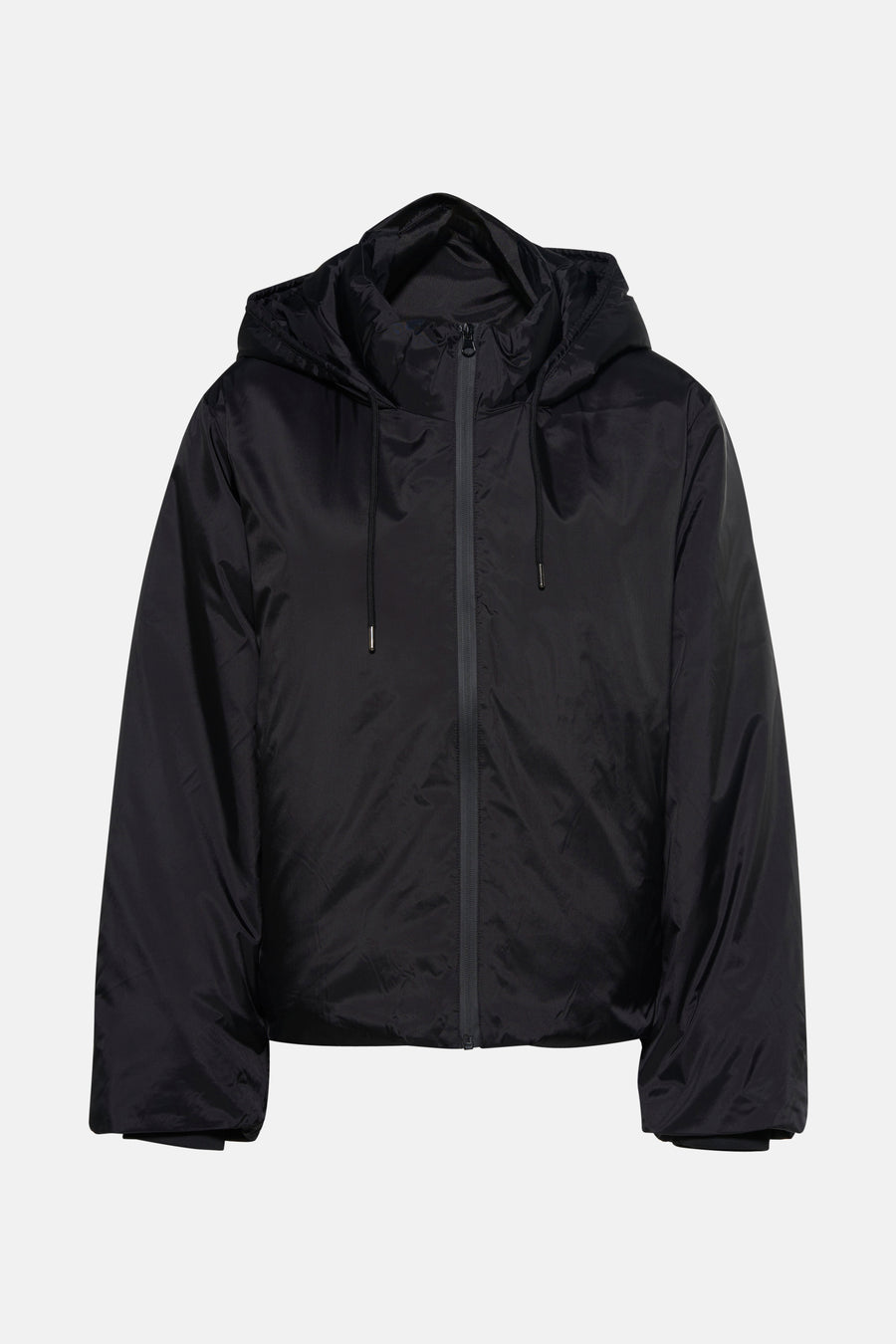 Veste courte noire de FREEQUENT avec capuche et fermeture éclair sur fond blanc.
