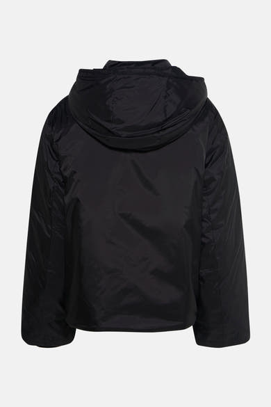 Veste courte noire de Freequent, avec capuche et manches amples, vue de dos.