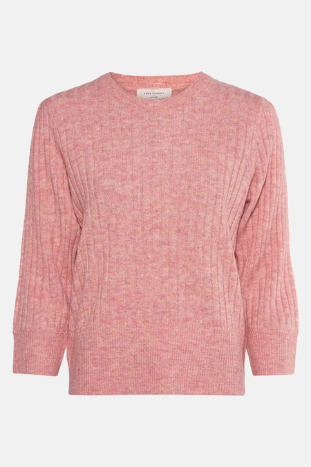 Roze trui met ronde hals van FREEQUENT met een fijne verticale ribstructuur.