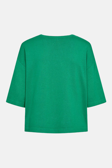 Pull à col rond vert de Freequent, avec manches trois-quarts, en tricot fin sur fond blanc.