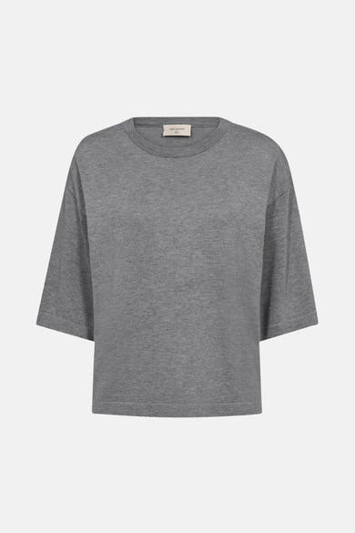 Pull à col rond gris de FREEQUENT, en maille texturée, avec des manches courtes.
