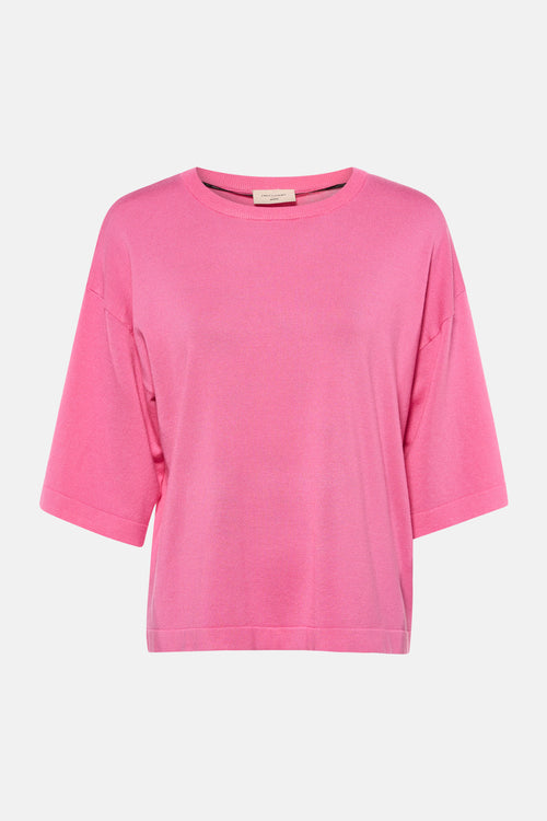 Pull rose à col rond de FREEQUENT, en maille fine, avec des manches courtes amples.