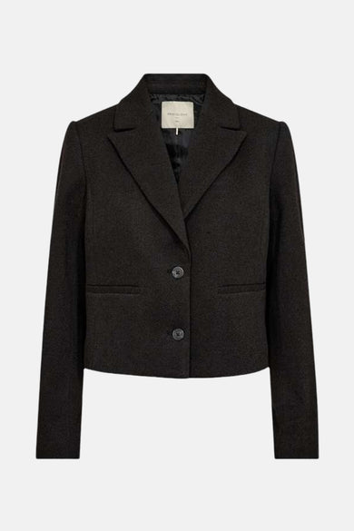 Blazer court gris chiné de FREEQUENT, avec deux boutons et poches passepoilées.
