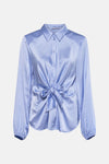 Blauwe blouse met lange mouwen van FREEQUENT, met een strik aan de voorkant en een glanzende textuur.