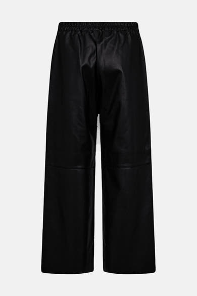 Beige broek van FREEQUENT, wijde pasvorm met elastische tailleband, van gladde, monochrome stof.
