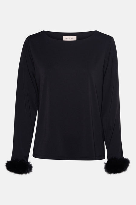 Zwarte blouse met lange mouwen van FREEQUENT met imitatiebontdetails bij de manchetten.