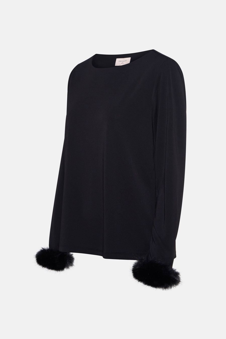 Zwarte blouse met lange mouwen van FREEQUENT met manchetten versierd met zwarte bont.