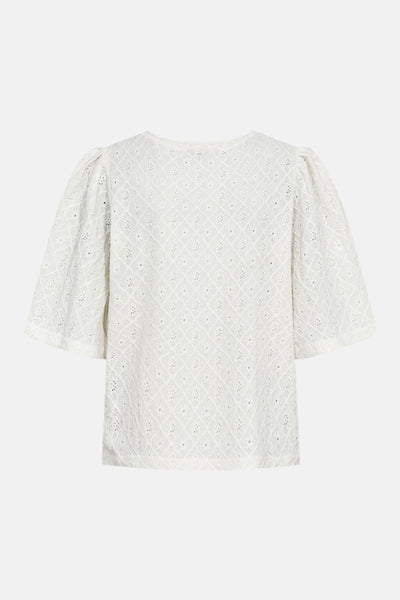 T-shirt à manches courtes blanc de FREEQUENT, avec motif ajouré et manches bouffantes.
