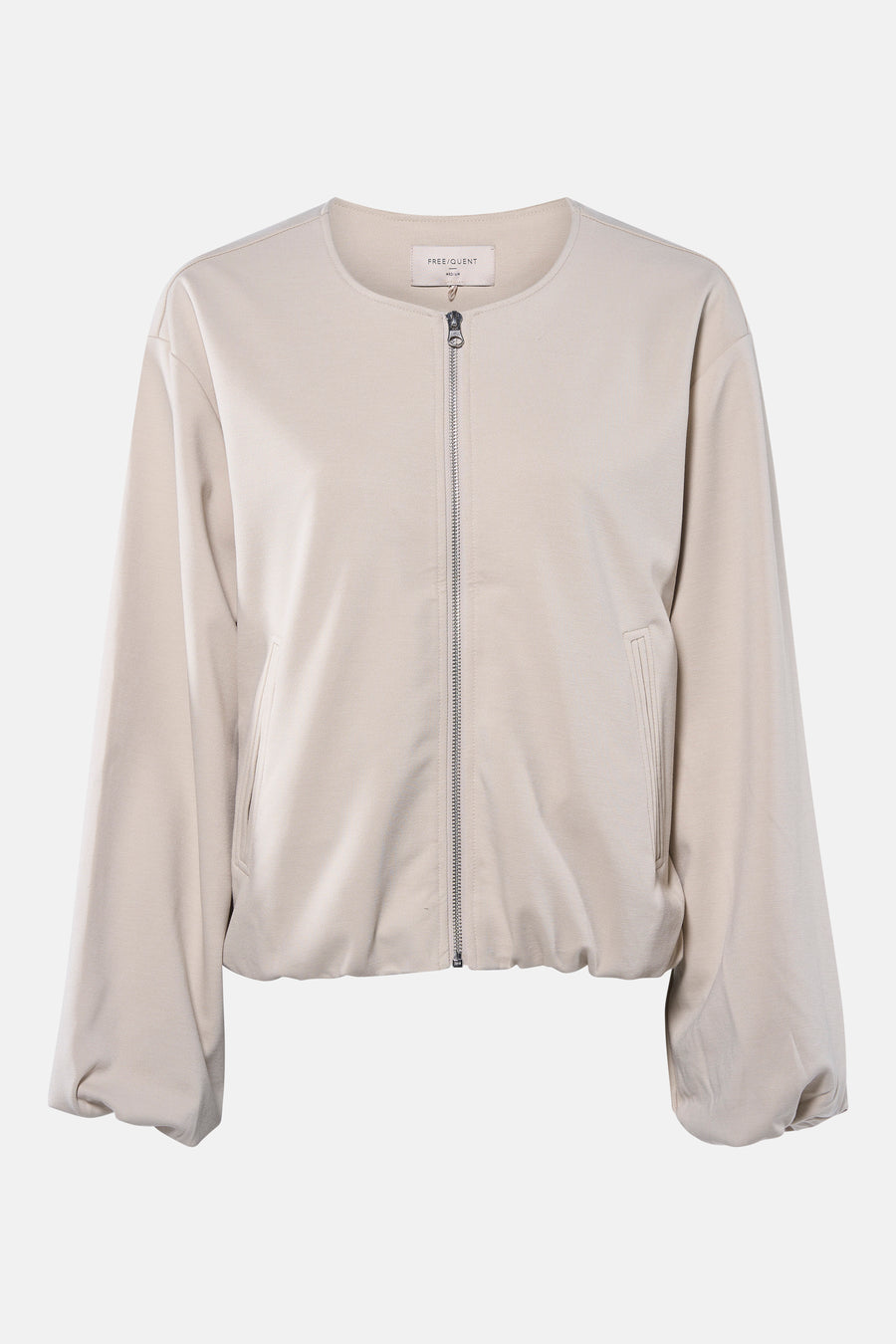 Veste courte beige de FREE/QUENT, avec une fermeture éclair argentée sur le devant et des poches discrètes.