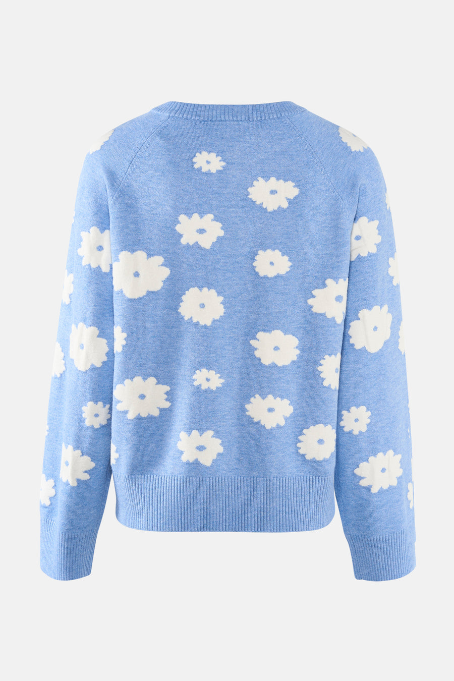 Pull bleu à col rond de FREEQUENT, orné de motifs floraux blancs sur l'ensemble.
