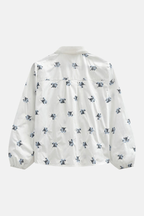 Chemise à manches longues multicolore de FREEQUENT, à motif floral bleu clair, manches bouffantes et coupe décontractée.