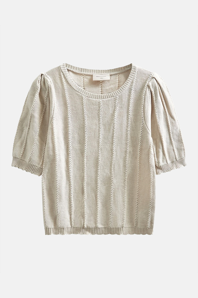 Beige ronde hals trui van FREEQUENT, in een open gebreide stof met geribbelde boorden en korte mouwen.