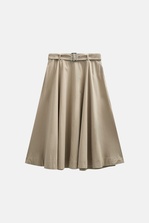 Jupe 3/4 beige de Freequent avec une ceinture à boucle métallique et une coupe évasée.