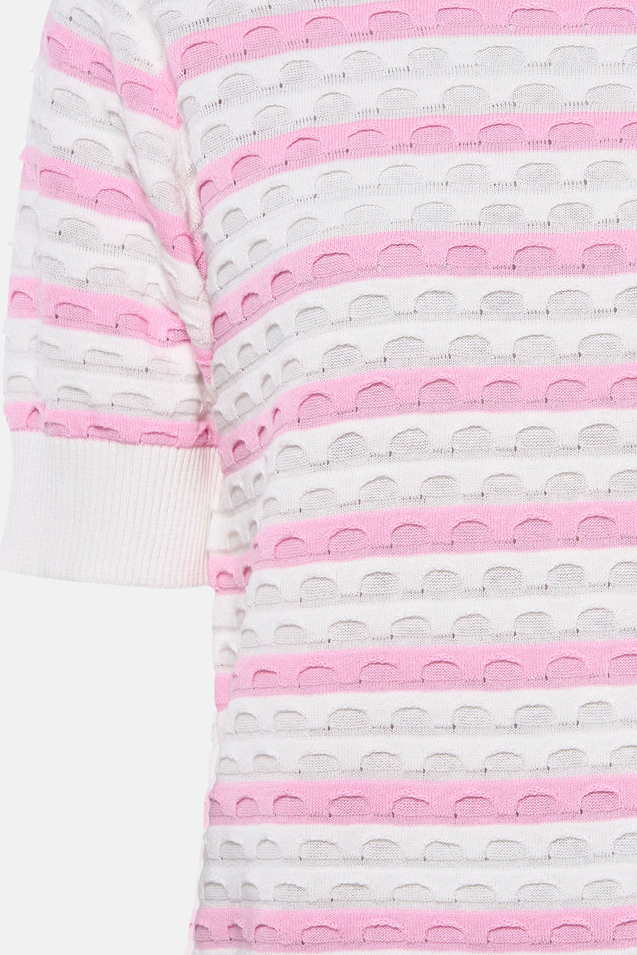 Pull multicolore de FREEQUENT avec rayures roses et blanches en maille ajourée.