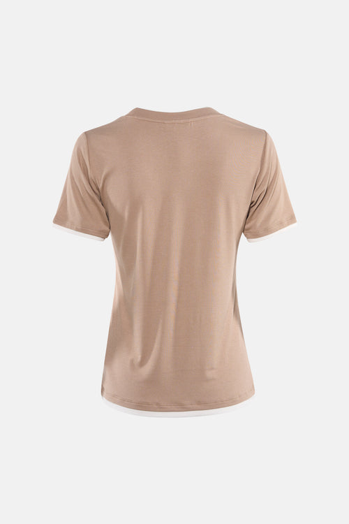 T-shirt à manches courtes beige de FREEQUENT, avec finitions blanches au niveau des manches et de l'ourlet inférieur, vue arrière.