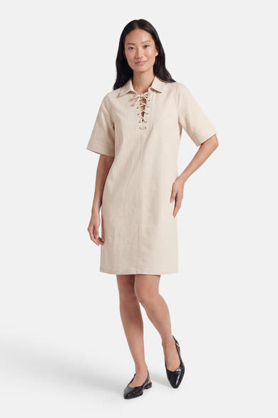 Robe beige de FREEQUENT à manches courtes, col et laçage frontal.