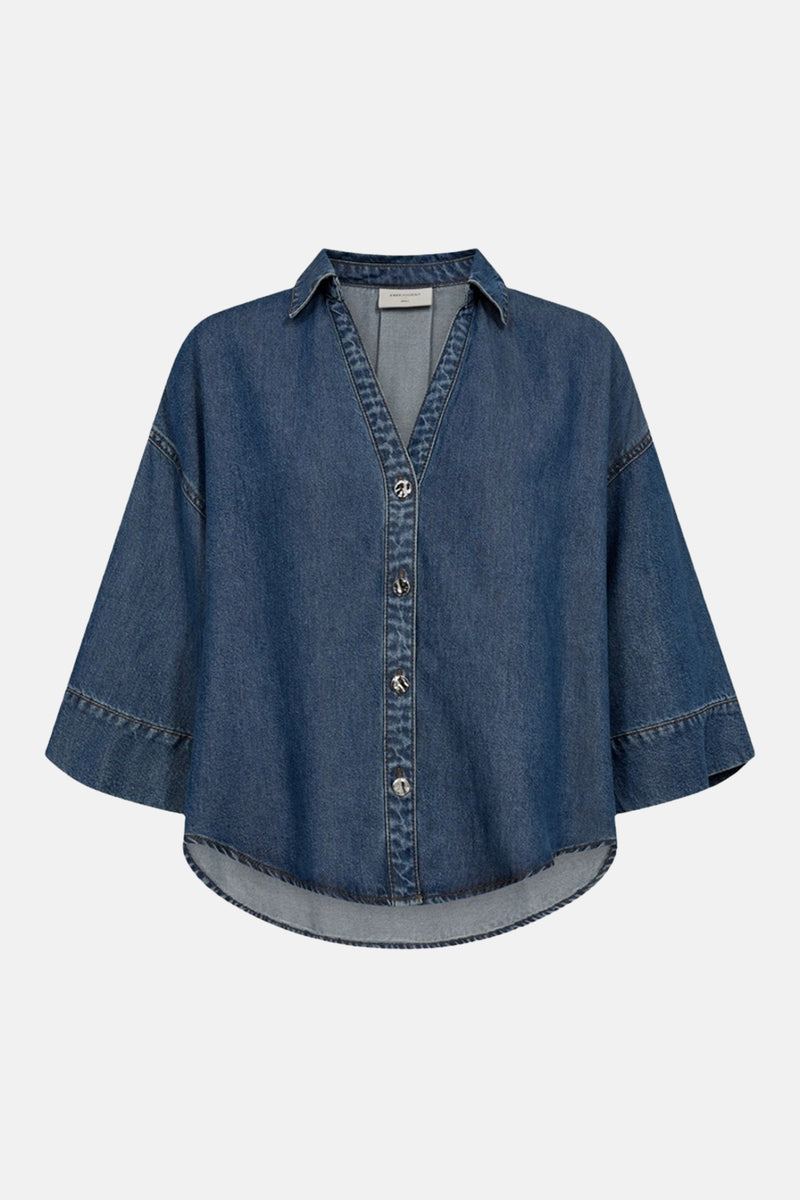 Middelblauwe spijkerblouse van FREEQUENT met een knoopsluiting met zilverkleurige, gestructureerde knopen.
