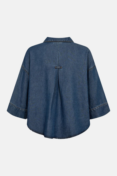 Middelblauwe spijkerblouse van FREEQUENT, achterkant, met 3/4 mouwen en een persvouw met plooi.