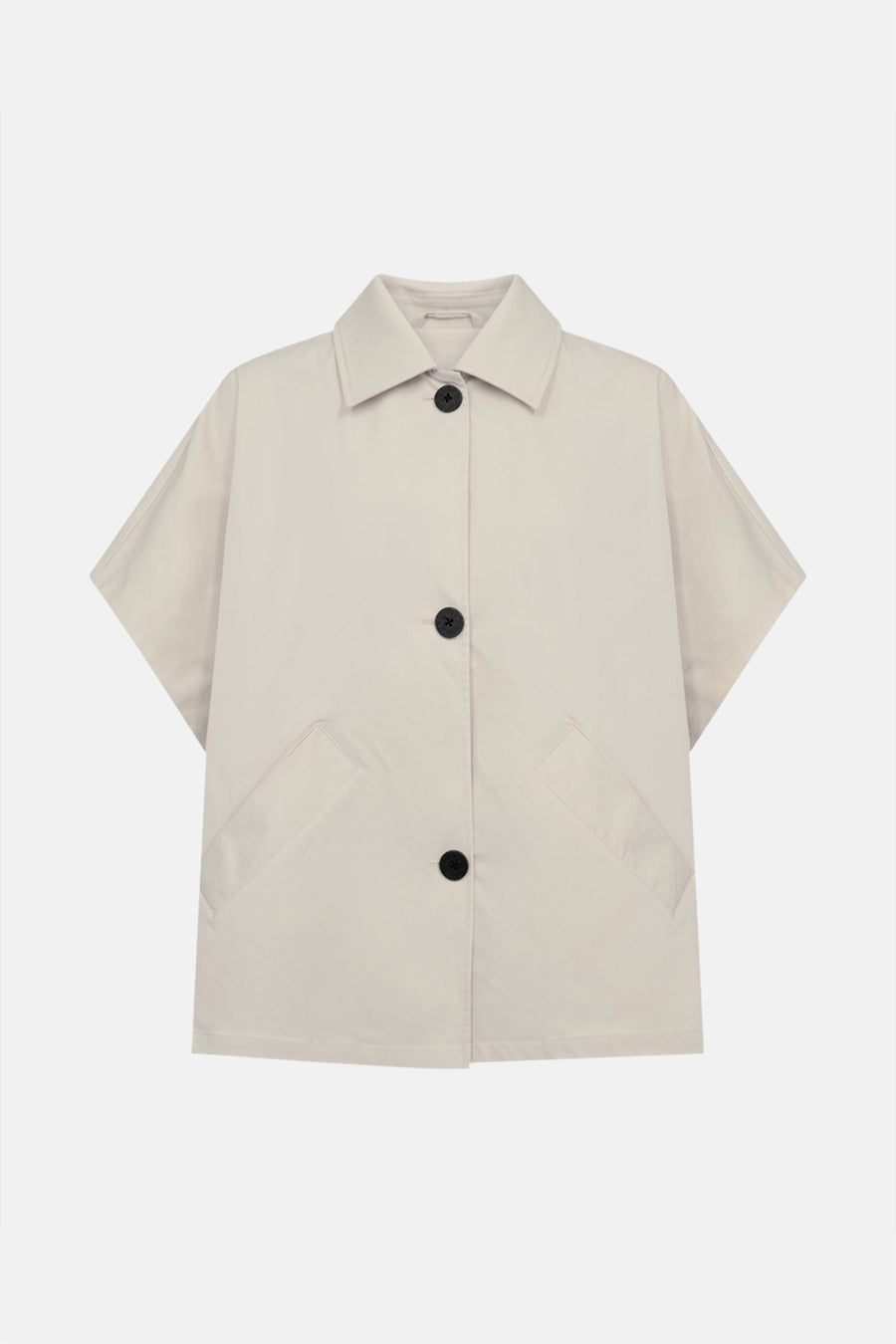 Veste courte beige de Freequent, avec des boutons noirs et des poches plaquées.