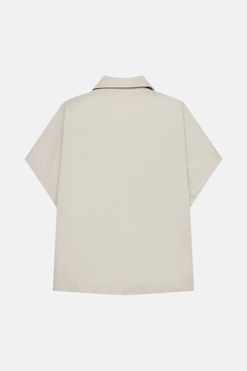 Veste courte beige de FREEQUENT, avec col classique, manches courtes et coupe carrée.