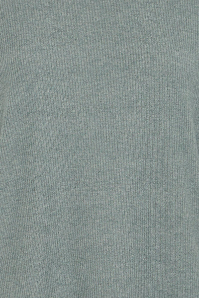 T-shirt à manches longues vert de B.YOUNG, en tricot côtelé fin.
