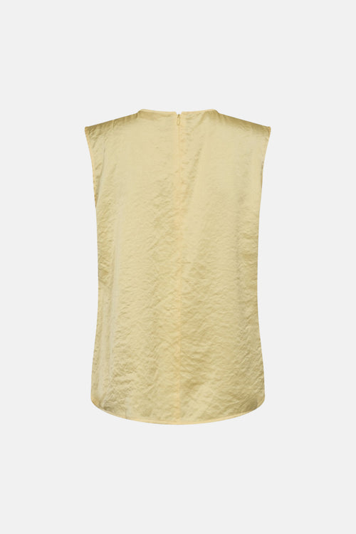 Blouse jaune sans manches de FREEQUENT, au tissu froissé, avec fermeture éclair au dos, vue de dos.