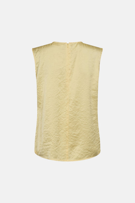 Blouse jaune sans manches de FREEQUENT, au tissu froissé, avec fermeture éclair au dos, vue de dos.