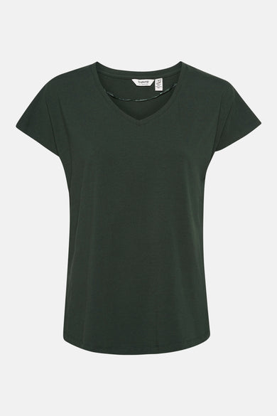 T-shirt vert à manches courtes de B.YOUNG, avec encolure en V et ourlet droit.