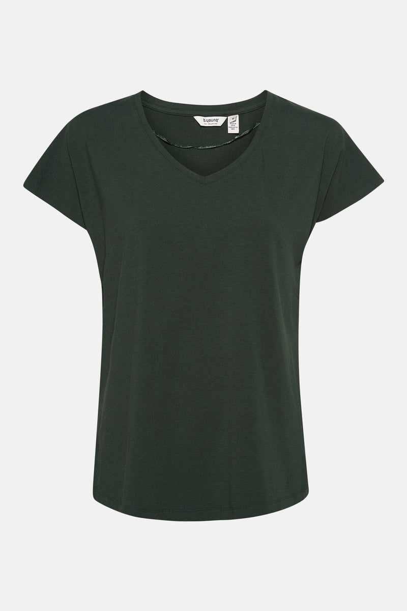 T-shirt vert à manches courtes de B.YOUNG, avec encolure en V et ourlet droit.