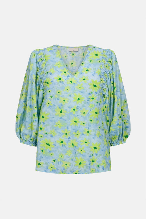 Blouse 3/4 multicolore de FREEQUENT, à motif floral jaune et vert, avec des manches bouffantes.
